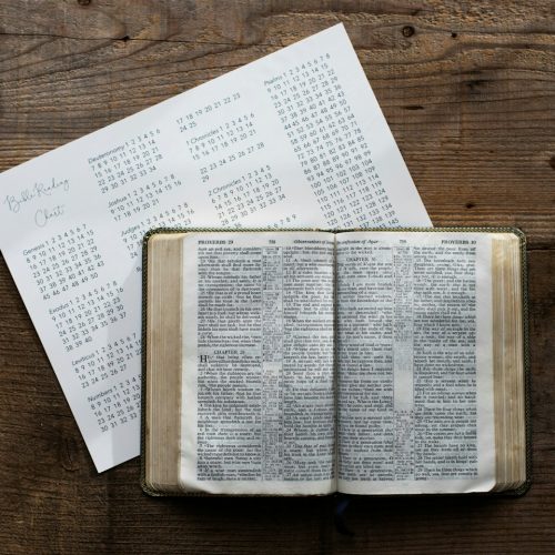 Hayatı Değiştiren Kutsal Kitap dersi için açık Kutsal Kitap ve çalışma notları